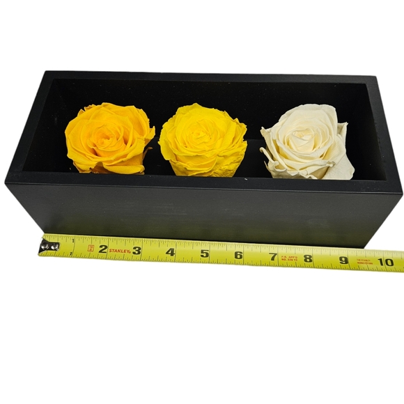 Khiva 3 Rose's in a Wood Box Decoration - Picture 2 of 5